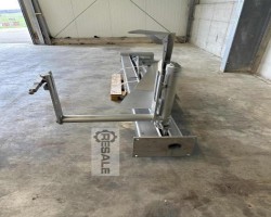 Maschine: CARNITECH L 125 Hebevorrichtung für 200-Liter-Behälter