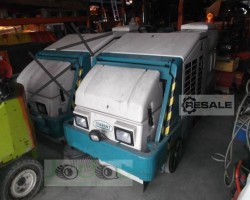 Maschine: TENNANT 8210 D Kehrsaug- & Scheuersaugmaschine