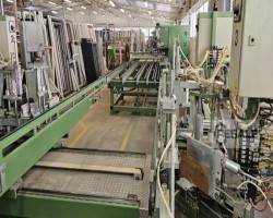 Maschine: URBAN AKS 6110 + SV 494 Schweiß- und Eckenreinigungslinie