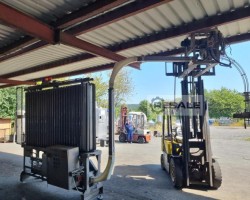 Maschine: KAHL + SCHLICHTERLE Airclean 6000 Rotierender Flaschentisch vor dem Flaschenreiniger