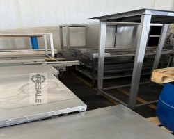 Maschine:  edelstahl Arbeitstische aus