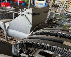 Maschine:   Einschütttrichter