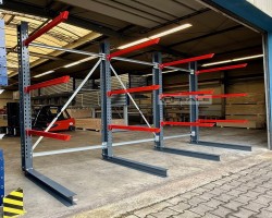 Maschine: BLT  H: 4m , Fuß+3 Palettenregale