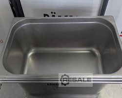 Maschine:   große Gastrobehälter