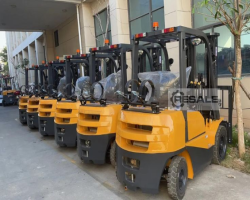 Maschine: NISSAN Gas 2T Gabelstapler