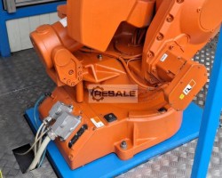 Maschine: ABB IRB 4400/45, Roboter mit Steuerung und Zubehör,