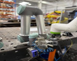 Maschine: UNIVERSAL UR5 Industrieroboter