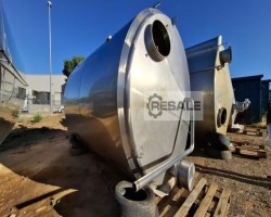 Maschine:  15.000 l. Edelstahltanks und Behälter