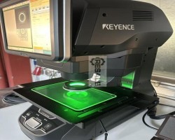 Maschine: KEYENCE LM-1000 Messmaschinen