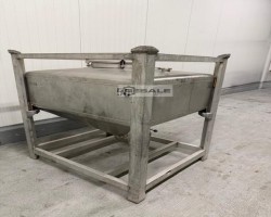 Maschine:   Edelstahlsilos