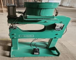 Maschine: NAGAYAMA CB/NHF & NHF T-nuts Automatische Nietmaschine für M8-Krallenköpfe NAGAYA