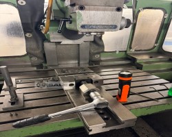 Maschine: DECKEL FP 3NC CNC Fräsmaschinen