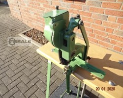 Maschine: HANG Piccolo Ösenmaschine