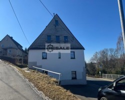 Maschine:   Gepflegtes Einfamilienhaus mit Garten  und  Stellplätz