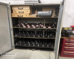 Maschine:   Werkbänke