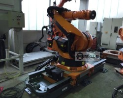 Maschine: KUKA KR180 Series 2000 Industrieroboter