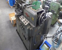 Maschine: PEE-WEE IV Gewinderollmaschinen