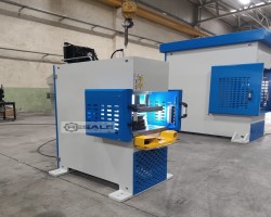 Maschine: DURENDUS C-Presse – 15 T – 300 × 300 mm Einständerpressen