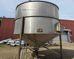 Maschine:   Aluminium-Silo (mit Edelstahl-Fußgestell)