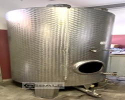 Maschine:   Zylindrischer Gärtank für Rotweine mit Rührwerk