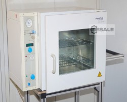 Maschine: HERAEUS (THERMO FISHER) VT 6060 M + Vakuumpumpe KNF Trockenöfen