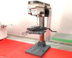 Maschine: SERRMAC V 22 Ständerbohrmaschinen