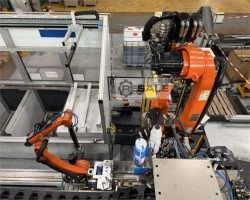 Maschine: KUKA KR 16 R2010-2/SEL CYBERTECH-2 Roboter-Gantry-System mit 5 Robotern