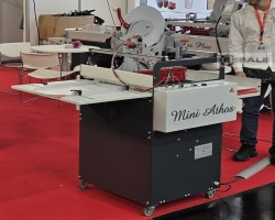 Maschine: APR SOLUTIONS Mini Athos halbautomatische Klebeband Aufspendemaschine
