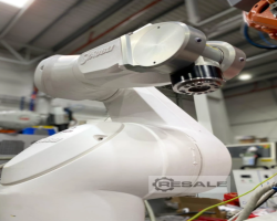 Maschine: STäUBLI TX90 Industrieroboter