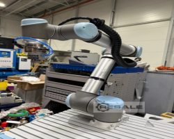 Maschine: UNIVERSAL ROBOTS UR10-CB3.1 Industrieroboter