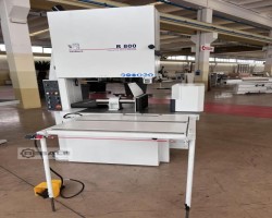 Maschine: CENTAURO R800 + RVP-210 Trennbandsägen