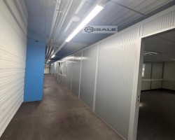 Maschine: U u Büro-Mezzanine, Meisterbüro auf Lagerbühne