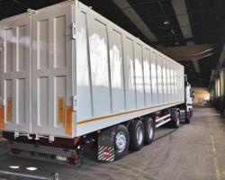 Maschine: MERCEDES BENZ 1843 TRUCK MIT SEMITRAILERS