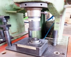 Maschine: BOSCH 0840002002 Pneumatikpresse