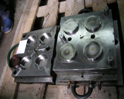 Maschine: CAPS another Spritzgussformen