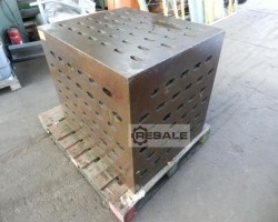 Maschine:  930x775x775 mm Aufspannwürfel