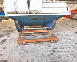 Maschine:   Kippbehälter