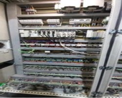 Maschine: PINETTE PEI Compression Press 1500T Senkrecht