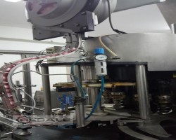 Maschine: BKM Varifill VF 32/8 PET Füll- und Verschließblock BKM