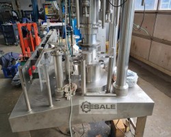 Maschine: KOSME  Kronkorker Kosme mit 8 Verschließköpfen