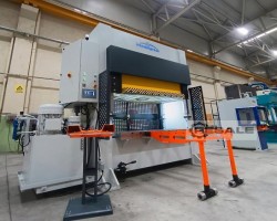 Maschine: INTEMACH Type H cap. 100-1500T Hydraulische Zweiständerpressen