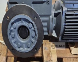 Maschine: SEW EURODRIVE KHF67/R DV132S4/BMG/TH/VR/AV1H Getriebemotor