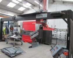 Maschine: AMADA HFE M2 100 ton  ROBOT CELL CNC Abkantpressen