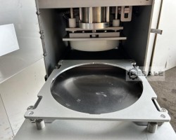 Maschine: FOOD TOOLS CP-1H Halbbogen-Produktpresse