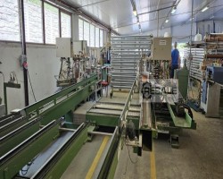 Maschine: URBAN AKS 6110 + SV 494 Schweiß- und Eckenreinigungslinie