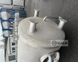 Maschine:  3.100 Liter 4,5 Drucktanks