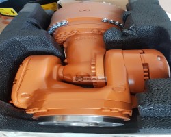 Maschine: KUKA ZH 210/240 Inline Wrist ZH 210 / 240 Quantec Roboterhand / Zentralhand