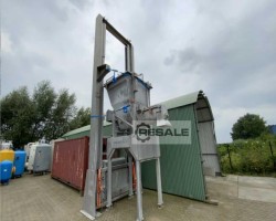Maschine:   Hebe-Kipp-System mit Trichter und Förderschnecke