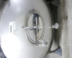 Maschine:  2.100 L Lagertanks