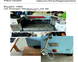Maschine: PIKO 89 - 2508 Lederwaren Vakuum Einschlagmaschine
